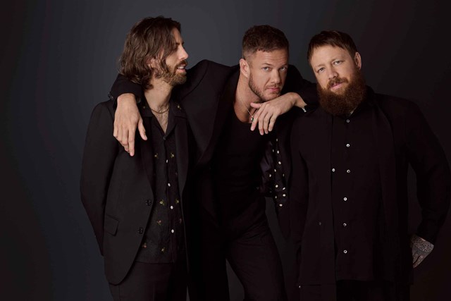 Imagine Dragons l&agrave; ban nhạc &ldquo;t&aacute;i định h&igrave;nh nhạc rock thế kỷ 21&rdquo; với những bản &ldquo;hit&rdquo; ph&aacute; vỡ mọi kỷ lục. Ảnh: Imagine Dragons