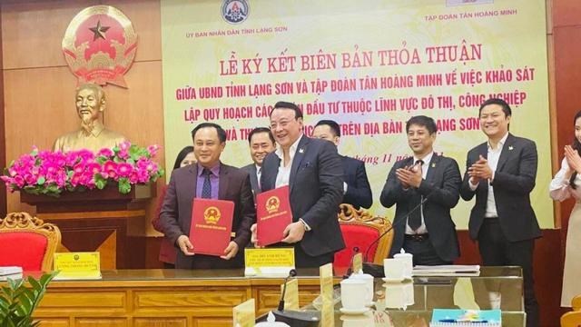 Lãnh đạo UBND tỉnh Lạng Sơn và Tập đoàn Tân Hoàng Minh ký kết biên bản thỏa thuận. (Ảnh: langson.gov.vn).
