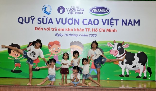 Trẻ em TP.HCM được chăm s&#243;c dinh dưỡng từ Vinamilk v&#224; Quỹ sữa Vươn cao Việt Nam - Ảnh 1