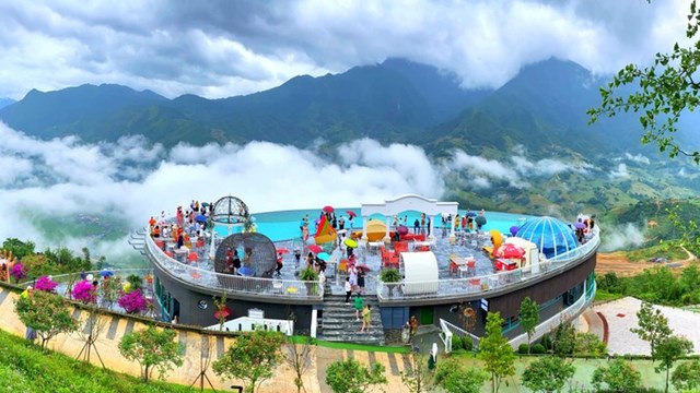Điểm du lịch Vườn V&ocirc; Cực x&acirc;y dựng tr&aacute;i ph&eacute;p tại thị x&atilde; Sa Pa.