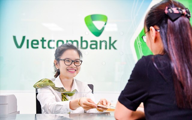Vietcombank “chơi lớn”, ch&#237;nh thức miễn ph&#237; to&#224;n bộ dịch vụ chuyển tiền từ 1/1/2022 - Ảnh 1