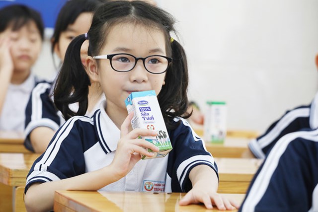 Hơn 91% trẻ em mầm non, tiểu học H&#224; Nội được uống sữa học đường mỗi ng&#224;y - Ảnh 4