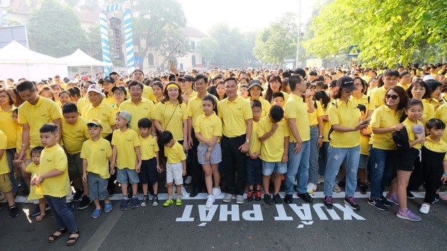 Gần 10.000 người tham gia đi bộ trong Ng&#224;y hội văn h&#243;a PVcomBank 2019 - Ảnh 8