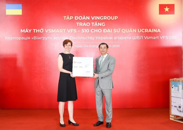 Vingroup trao tặng 1.000 m&#225;y thở cho Nga, Ucraina v&#224; Singapore - Ảnh 3