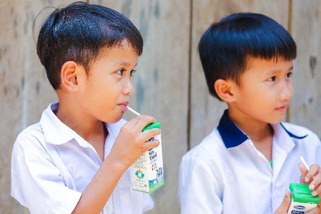Sữa học đường Quảng Nam: Học sinh miền n&#250;i được uống sữa miễn ph&#237; - Ảnh 3