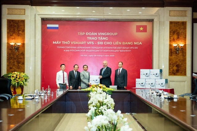 Vingroup trao tặng 1.000 m&#225;y thở cho Nga, Ucraina v&#224; Singapore - Ảnh 1