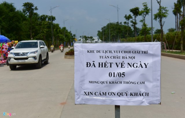 Biển nhân tạo lớn nhất Việt Nam gây thất vọng ngày nghỉ lễ - Ảnh 6.