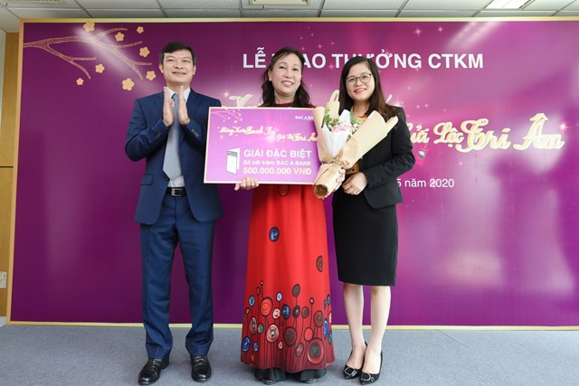 BAC A BANK trao thưởng l&#234;n tới 2,5 tỷ đồng cho qu&#253; kh&#225;ch h&#224;ng may mắn - Ảnh 3