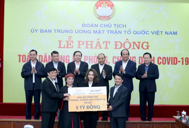 BAC A BANK ủng hộ 5 tỉ đồng g&#243;p sức chặn đứng đại dịch Covid-19 - Ảnh 1