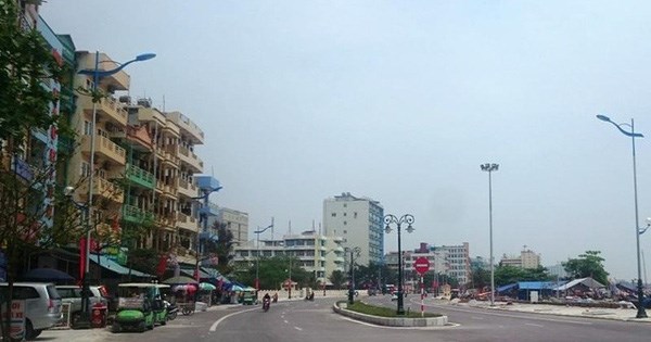 Một g&oacute;c phố kinh doanh sầm uất ven biển Sầm Sơn
