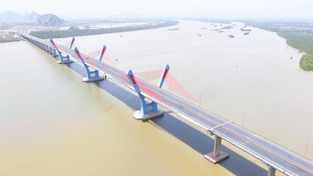 Cầu Bến Rừng nối Thuỷ Nguy&ecirc;n (Hải Ph&ograve;ng) với Quảng Y&ecirc;n (Quảng Ninh) &nbsp;
