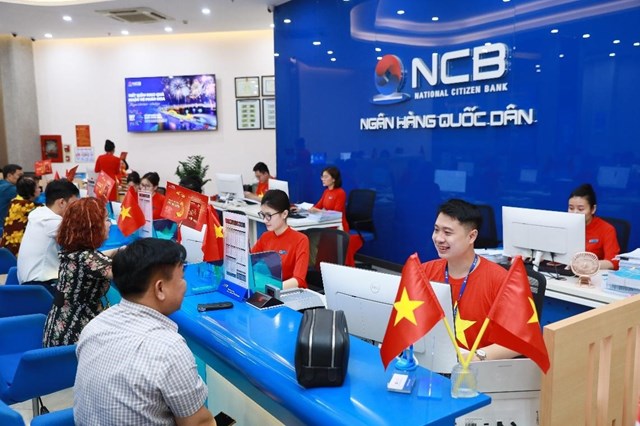 Kh&ocirc;ng kh&iacute; tự h&agrave;o d&acirc;n tộc tr&agrave;n ngập c&aacute;c điểm giao dịch của NCB dịp n&agrave;y &nbsp;