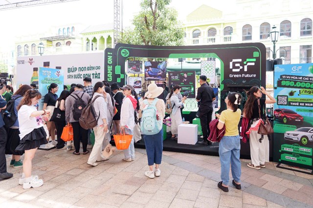 Check-in tại gian h&agrave;ng của GF, c&aacute;c &ldquo;Gai con&rdquo; nhận được những phần qu&agrave; cực xinh &nbsp;