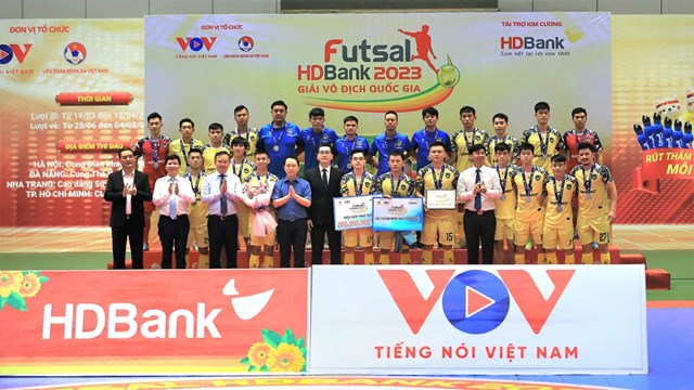 &Ocirc;ng L&ecirc; Th&agrave;nh Trung &ndash; Ph&oacute; TGĐ HDBank cho biết giải Futsal V&ocirc; địch Quốc gia (VĐQG) 2023 tạo ấn tượng với những thay đổi mang t&iacute;nh bước ngoặt trong lịch sử tổ chức m&ocirc;n b&oacute;ng đ&aacute; trong nh&agrave; tại Việt Nam