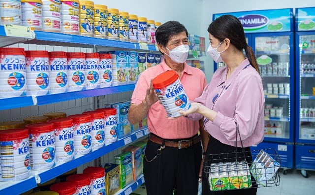 Vinamilk cũng l&agrave; thương hiệu sữa được người ti&ecirc;u d&ugrave;ng Việt Nam chọn mua nhiều nhất trong 10 năm liền theo B&aacute;o c&aacute;o dấu ch&acirc;n thương hiệu của Kantar Worldpanel&nbsp;