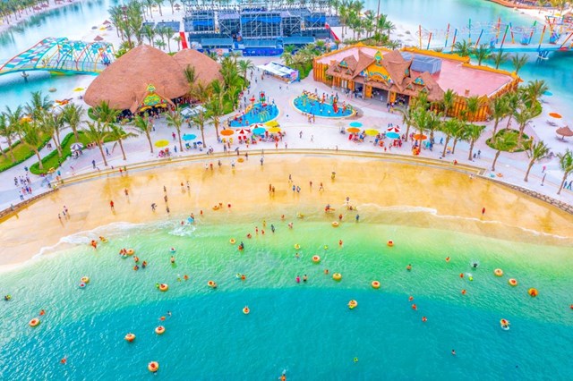 &ldquo;Kỳ quan&rdquo; VinWonders Wave Park l&agrave; một trong những &ldquo;thỏi nam ch&acirc;m&rdquo; h&uacute;t cư d&acirc;n v&agrave; kh&aacute;ch du lịch về Ocean City &nbsp;