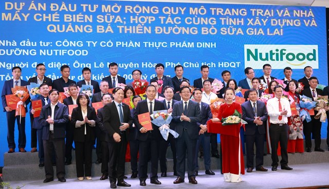 L&atilde;nh đạo tỉnh Gia Lai k&yacute; kết bi&ecirc;n bản hợp t&aacute;c đầu tư với C&ocirc;ng ty Nutifood với dự &aacute;n mở rộng trang trại b&ograve; sữa trị gi&aacute; 6.000 tỉ đồng