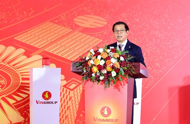 &Ocirc;ng Nguyễn Việt Quang - Ph&oacute; Chủ tịch Hội đồng Quản trị ki&ecirc;m Tổng gi&aacute;m đốc Tập đo&agrave;n Vingroup ph&aacute;t biển giới thiệu Trung t&acirc;m Hội chợ Triển l&atilde;m Quốc gia &nbsp;