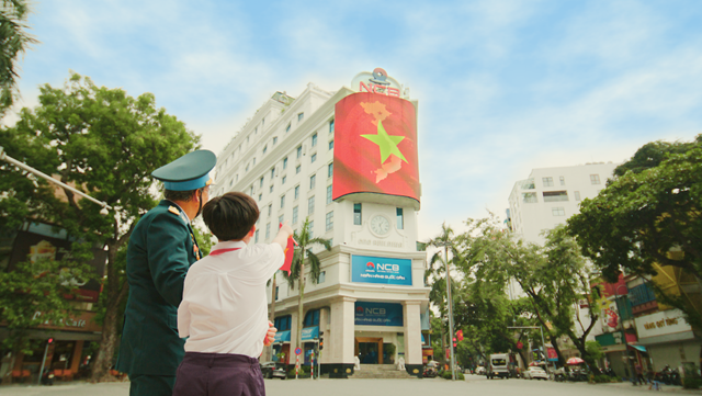 H&igrave;nh ảnh NCB xuất hiện tinh tế trong MV như kết nối h&agrave;nh tr&igrave;nh 30 năm của NCB giao h&ograve;a trong niềm tự h&agrave;o. &nbsp;
