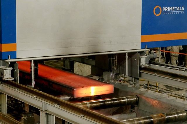 M&aacute;y đ&uacute;c ph&ocirc;i tấm để sản xuất th&eacute;p cuộn c&aacute;n n&oacute;ng của H&ograve;a Ph&aacute;t