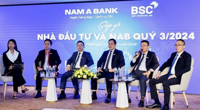 Nam A Bank gặp gỡ trực tuyến nh&agrave; đầu tư. &nbsp;