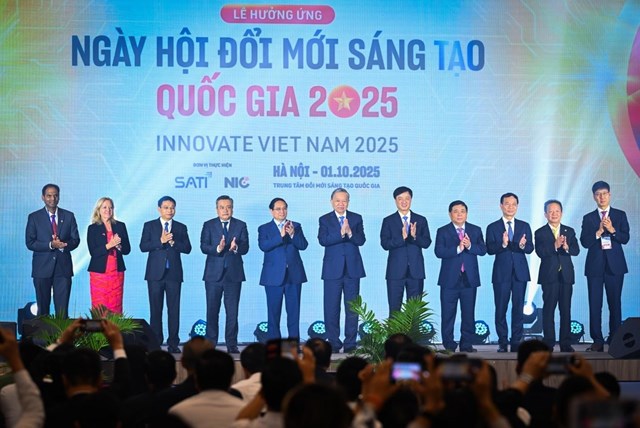 Tổng B&iacute; thư T&ocirc; L&acirc;m, Thủ tướng Phạm Minh Ch&iacute;nh c&ugrave;ng l&atilde;nh đạo c&aacute;c Bộ, ng&agrave;nh v&agrave; đại diện nhiều doanh nghiệp ti&ecirc;u biểu như Tập đo&agrave;n T&amp;T Group, Marvell, Samsung... bấm n&uacute;t hưởng ứng Ng&agrave;y hội Đổi mới s&aacute;ng tạo Quốc gia&nbsp; 2025.