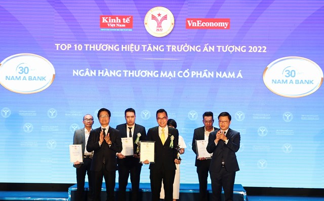 Nam A Bank vinh dự nhận giải thưởng &ldquo;Top 10 thương hiệu tăng trưởng ấn tượng 2022&rdquo;