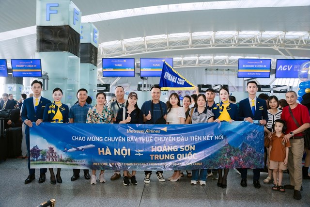 Ch&agrave;o mừng chuyến bay đầu ti&ecirc;n kết nối H&agrave; Nội &ndash; Ho&agrave;ng Sơn
