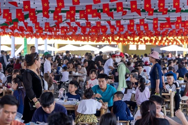 Hội chợ Mùa Thu lần thứ nhất - 2025: Dấu ấn mới của Vingroup với các sự kiện tầm cỡ - Ảnh 3 Hội chợ Mùa Thu lần thứ nhất - 2025: Dấu ấn mới của Vingroup với các sự kiện tầm cỡ - Ảnh 3