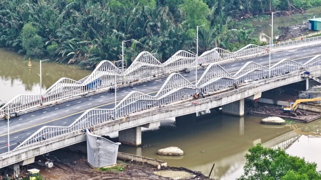 Cầu bắc qua rạch Mương Kinh kết nối giao thông với trục chính vào Khu liên hợp thể dục thể thao quốc gia Rạch Chiếc đã hoàn thành - Ảnh: Trần Út Cầu bắc qua rạch Mương Kinh kết nối giao thông với trục chính vào Khu liên hợp thể dục thể thao quốc gia Rạch Chiếc đã hoàn thành - Ảnh: Trần Út