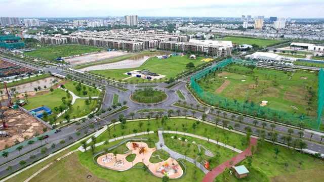 Đoạn đường Liên Phường xuyên tâm dự án The Global City hiện đã hoàn thiện với 6 làn xe theo quy chuẩn - Ảnh: Hiếu Giang Đoạn đường Liên Phường xuyên tâm dự án The Global City hiện đã hoàn thiện với 6 làn xe theo quy chuẩn - Ảnh: Hiếu Giang