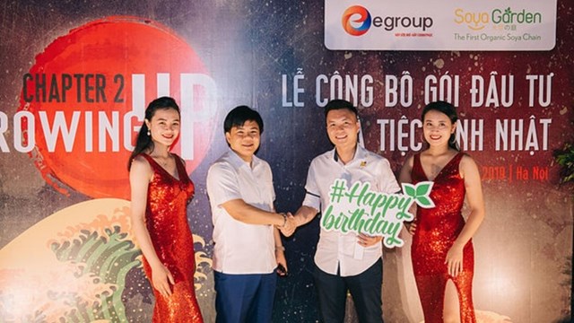 Shark Thủy v&agrave; CEO Soya Ho&agrave;ng Anh Tuấn tại buổi lễ c&ocirc;ng bố g&oacute;i đầu tư 55 tỷ đồng.