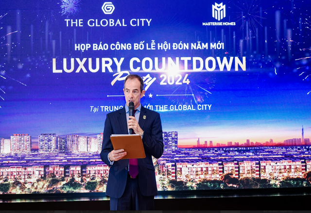 &Ocirc;ng Julian Wyatt, CEO Masterise Property Management ph&aacute;t biểu tại họp b&aacute;o c&ocirc;ng bố Luxury Countdown Party 2024. &nbsp;